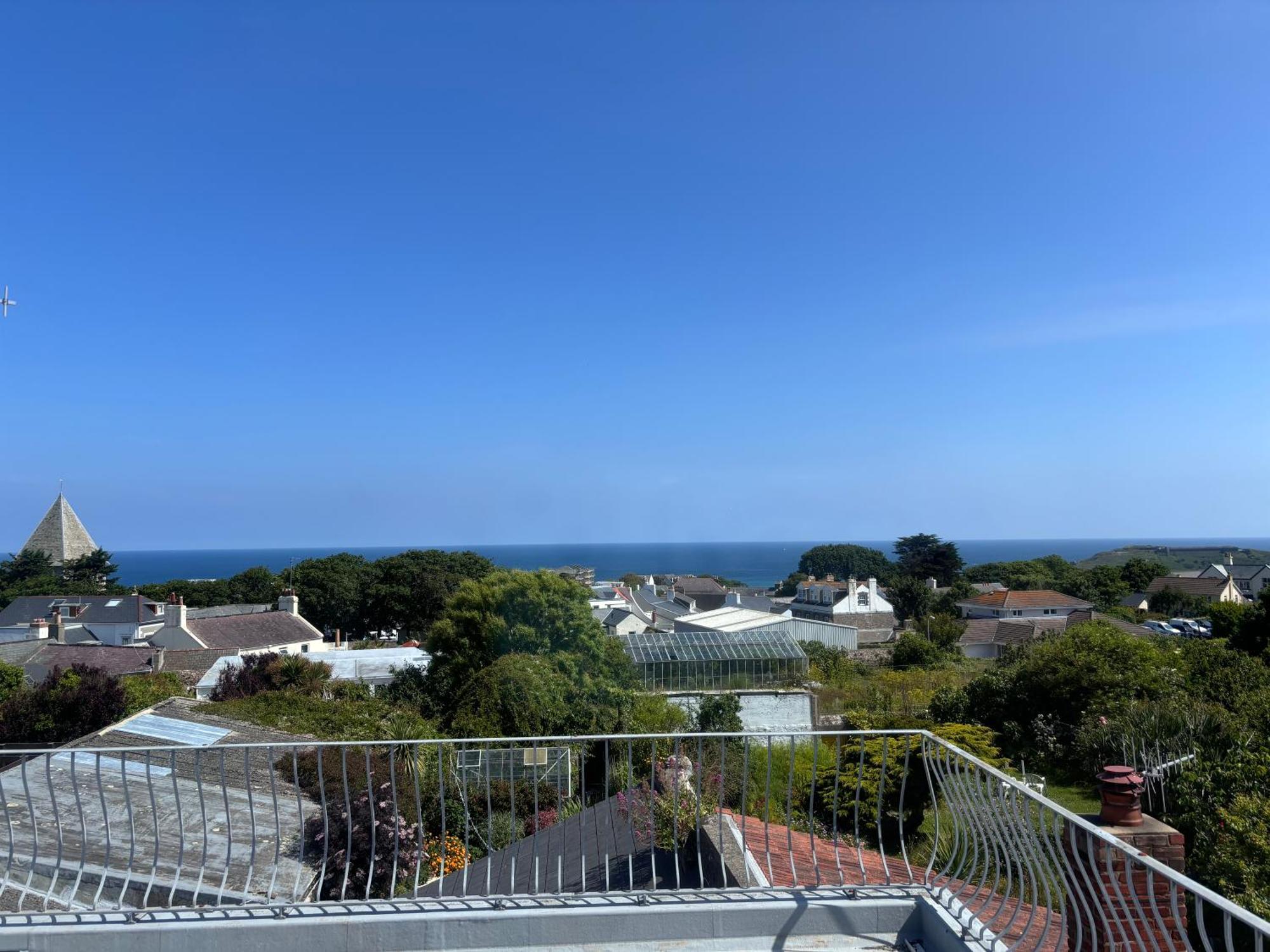 Bonjour Guest House Braye Εξωτερικό φωτογραφία